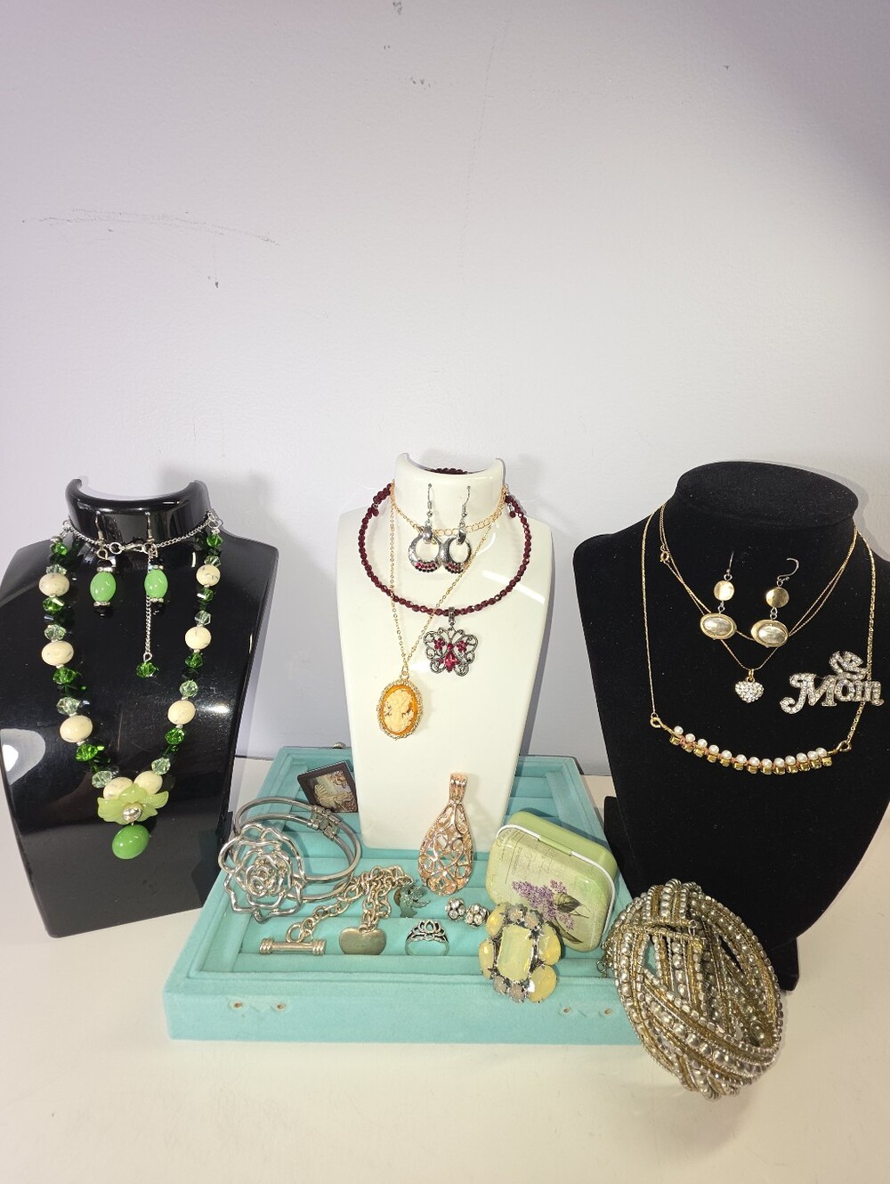#2595, Exquisite, Victorian  Lot  19 Items, Necklace,Brooch, Ring, Earrings Etc